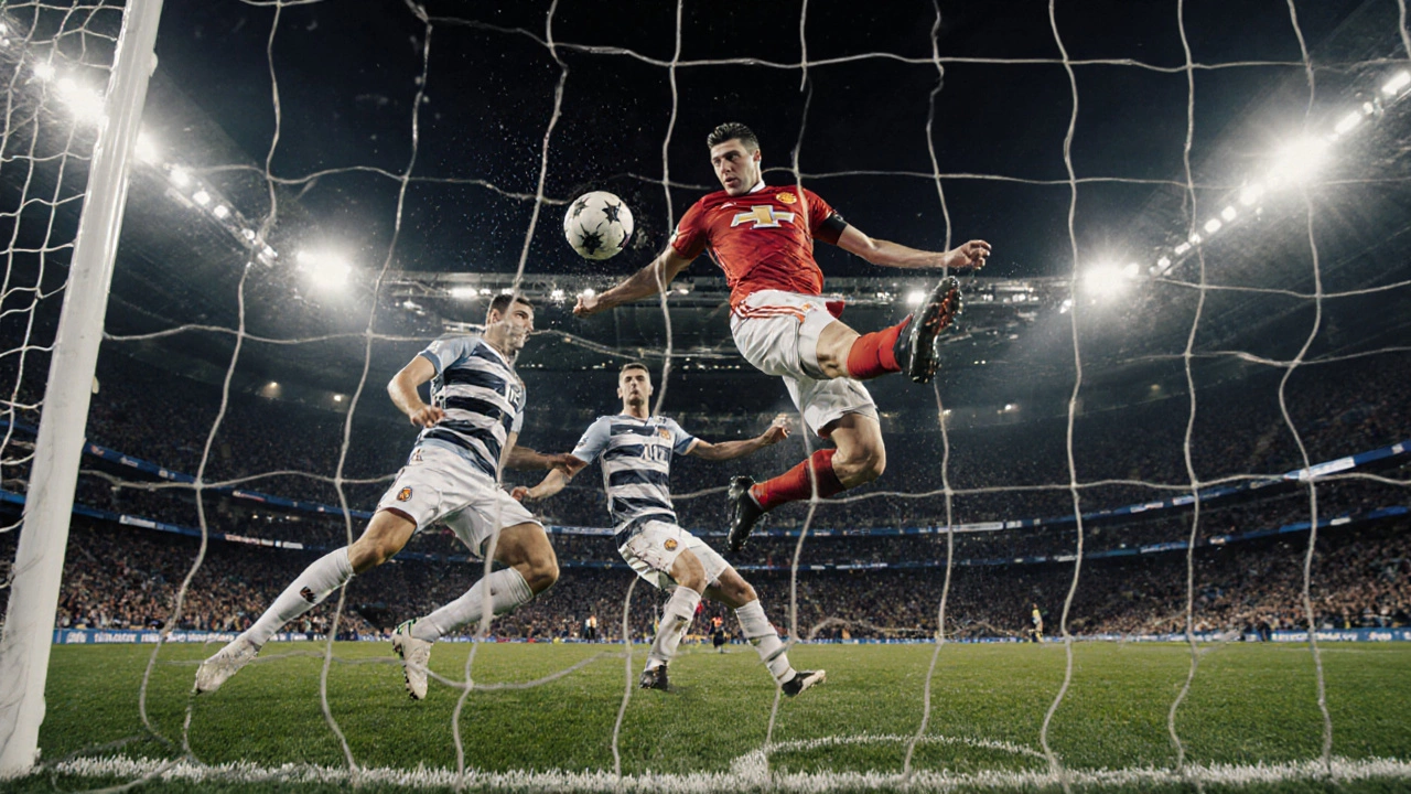 Роберт Левандовски совершает головной удар в ворота под давлением защитников.