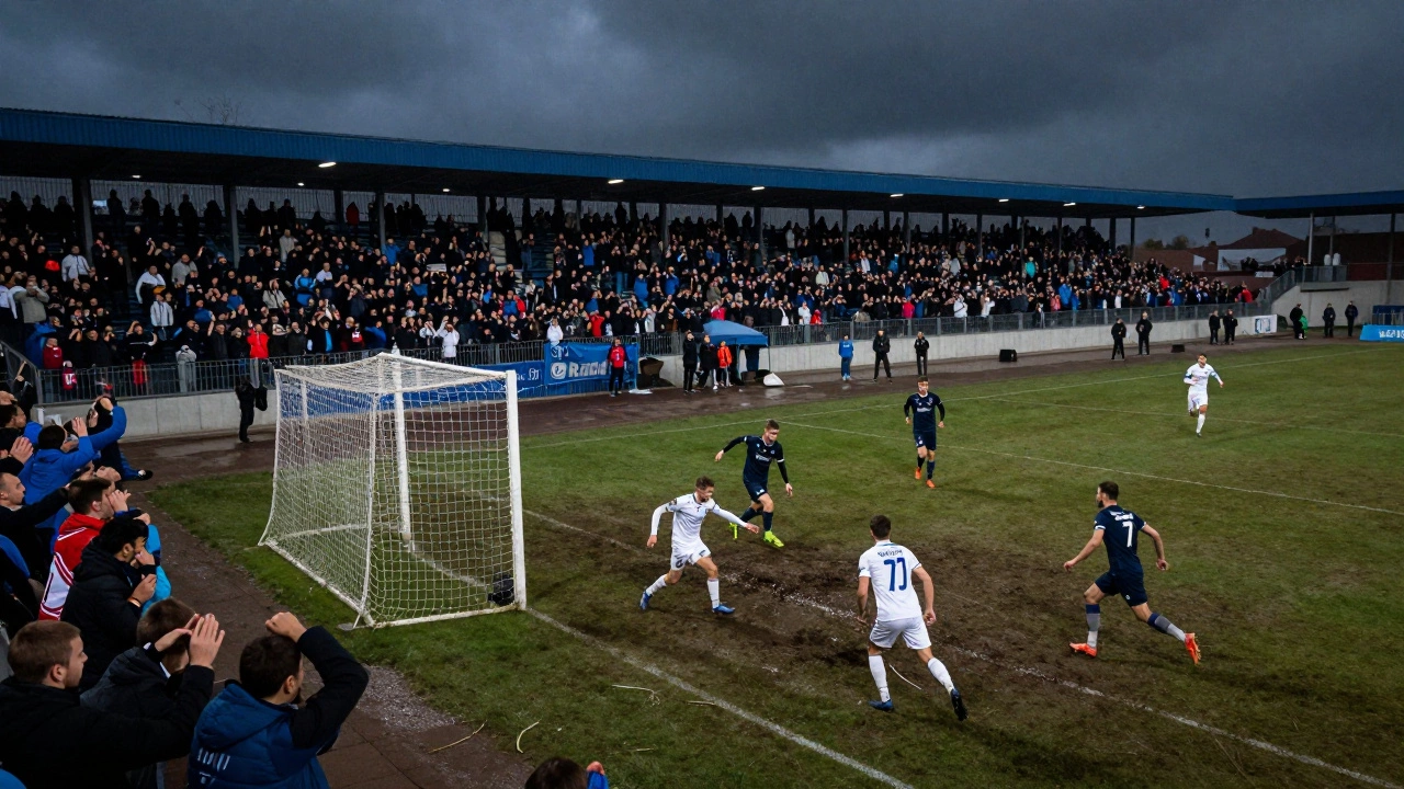 Финальный матч между Тамбовом и Уфой, игроки борются за выживание в последнюю минуту.
