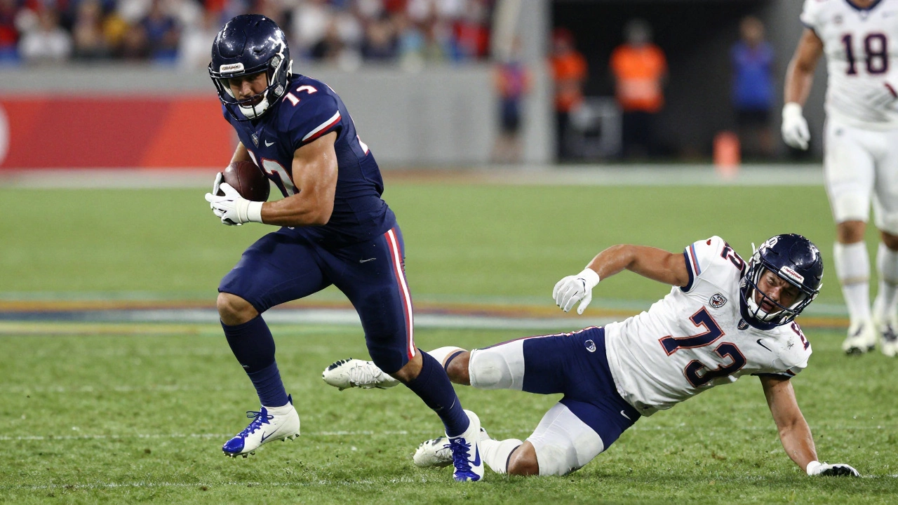 Динамичный момент борьбы футболистов сборных Франции и Англии на поле